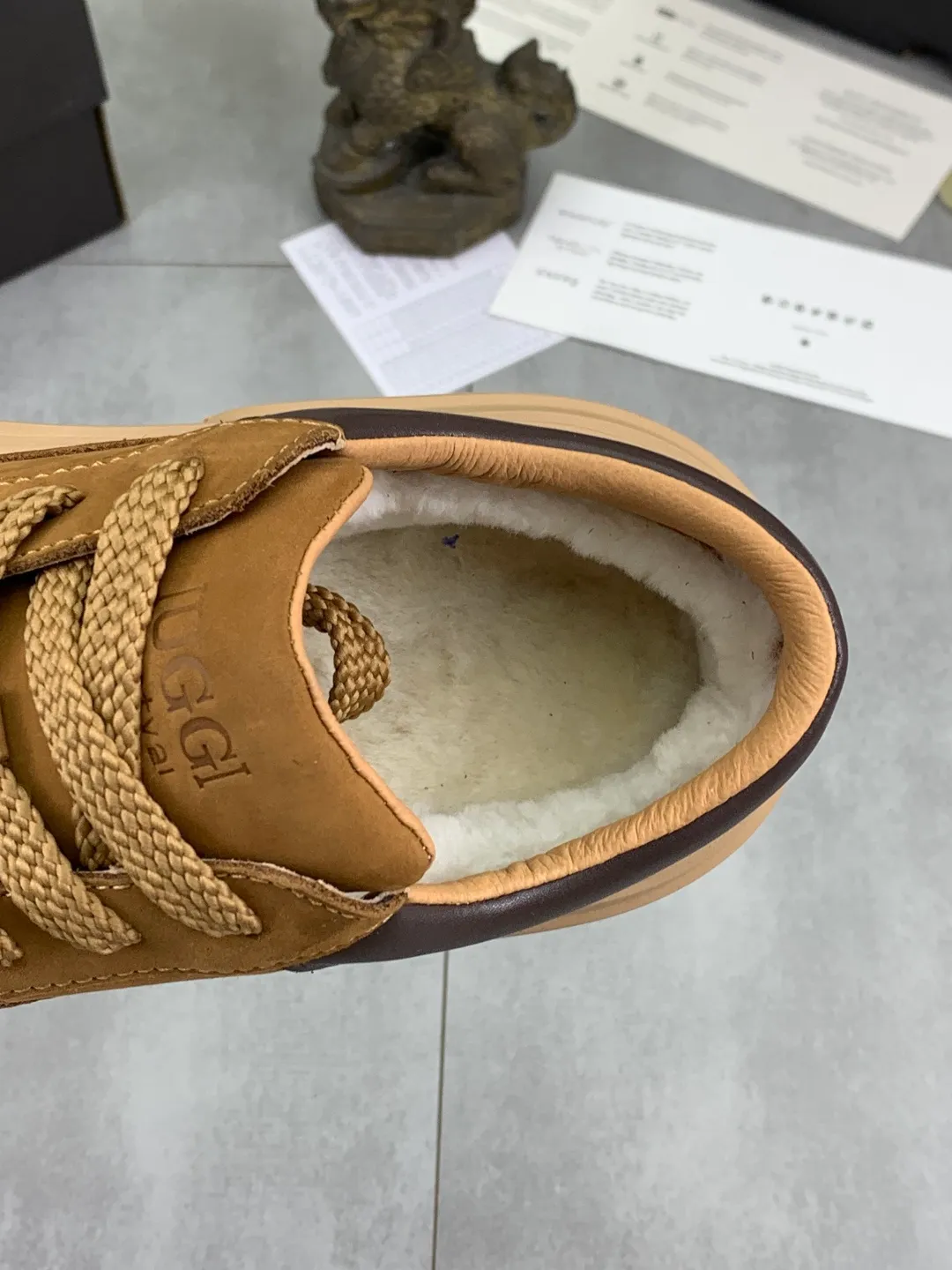 Men's shoes 💰P640 New arrival 🆕🆕🆕 IUGGI men's shoes New winter thick-soled height-increasing sneakers Men's retro genuine leather casual shoes Full cowhide Wool lining Velvet warm Martin boots Thick-soled heightening lace-up casual and comfortable short boots Accent style ~ low-cut shoes Men's toe-layer cowhide high-end Martin boots Thick-soled heightening large-toe sneakers Size number: 39-44 Two colors